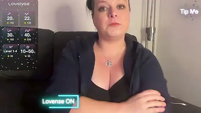 NaughtyWifeUK online show from December 13, 2024, 10:02 pm