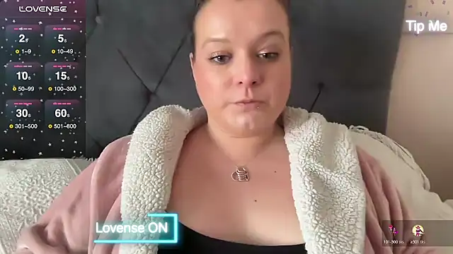 NaughtyWifeUK online show from February 17, 2025, 3:55 pm