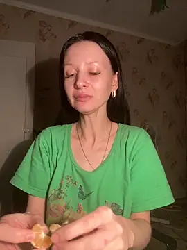 Snapshot of Starry_Siren chatting on November 24, 2025, 3:34 pm Starry Siren online show from November 24, 2025, 3:34 pm