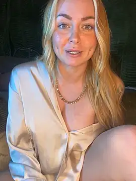 Snapshot of ObviouslyPeachy chatting on January 8, 2025, 10:27 pm ObviouslyPeachy online show from January 8, 2025, 10:27 pm