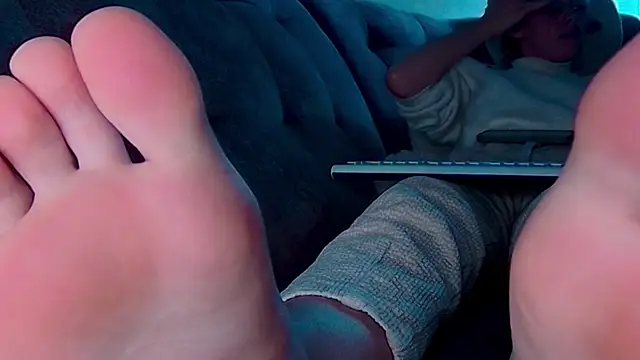 Snapshot of AgnesMillerS chatting on December 9, 2024, 10:32 am AgnesMillerS online show from December 9, 2024, 10:32 am