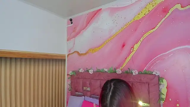 Daisy  rose online show from April 17, 2026, 3:09 am