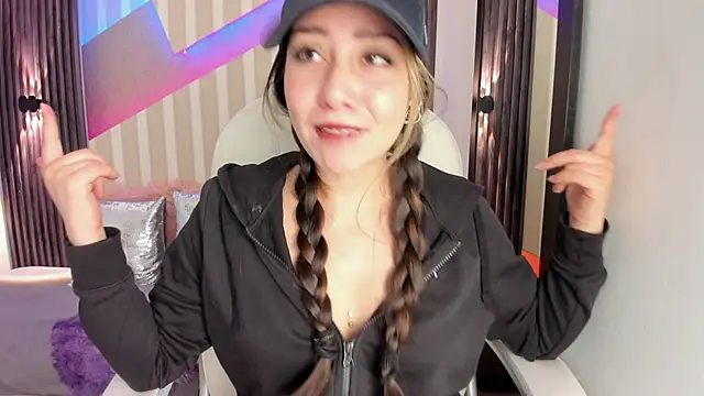 emily layton online show from October 28, 2025, 2:38 pm