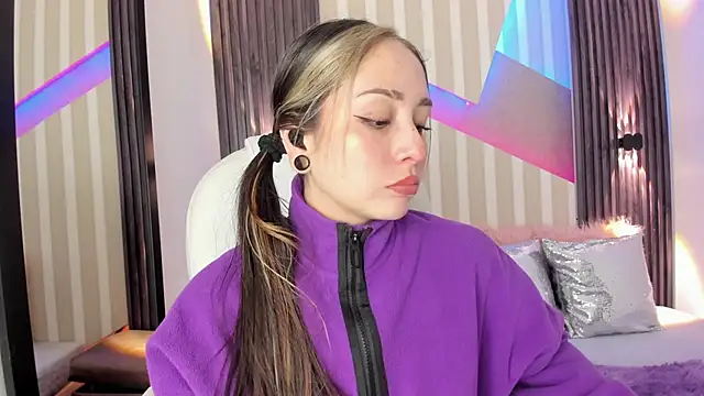 emily layton online show from October 5, 2025, 4:20 pm