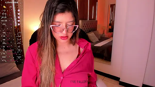Snapshot of SEXMILLA_ chatting on October 3, 2025, 7:04 pm SEXMILLA  online show from October 3, 2025, 7:04 pm