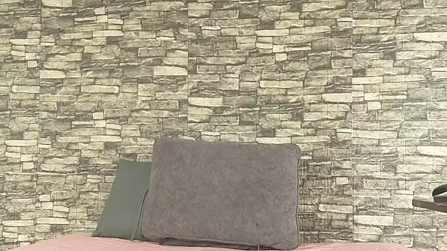 alondrabigtits online show from December 15, 2025, 12:33 pm