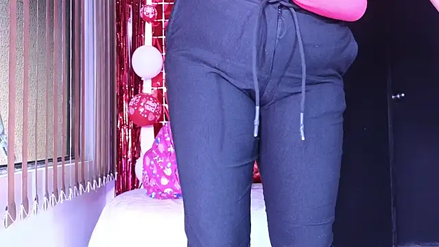 alondrabigtits online show from February 12, 2026, 12:05 pm