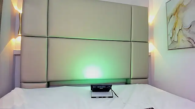 tifanyhills  online show from December 20, 2024, 7:50 pm