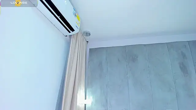 tifanyhills  online show from February 21, 2026, 9:06 pm