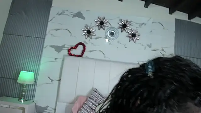 Snapshot of RileySkye chatting on February 21, 2025, 4:40 am RileySkye online show from February 21, 2025, 4:40 am