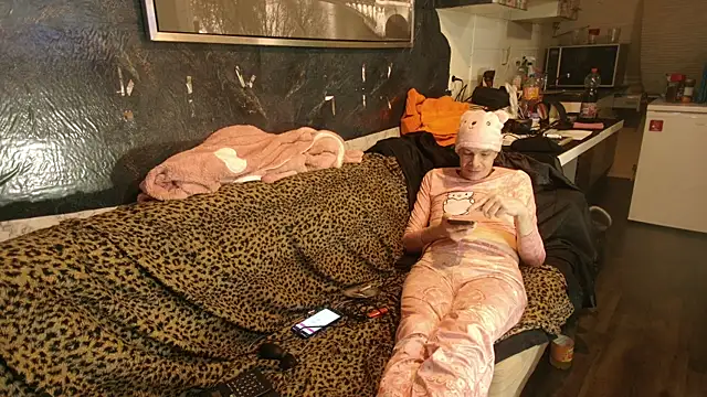 Doggyray44 online show from January 9, 2026, 6:37 pm