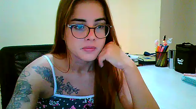 Snapshot of maliamiller chatting on March 21, 2025, 6:16 am maliamiller online show from March 21, 2025, 6:16 am