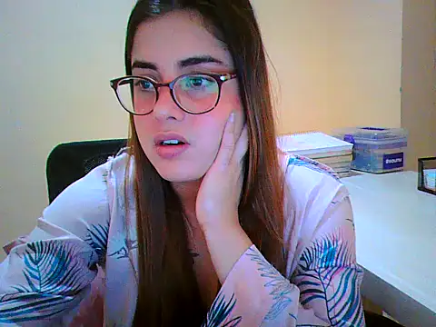 Snapshot of maliamiller chatting on November 30, 2025, 11:22 am maliamiller online show from November 30, 2025, 11:22 am