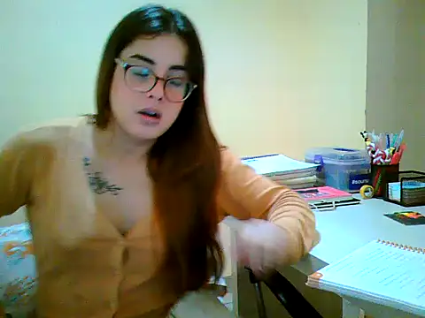 Snapshot of maliamiller chatting on October 30, 2025, 6:23 am maliamiller online show from October 30, 2025, 6:23 am