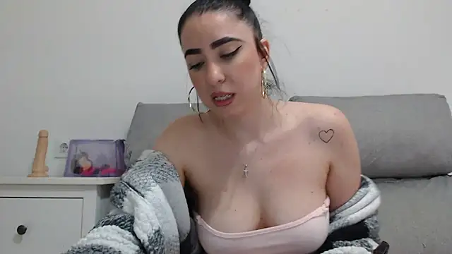 leilacam25 online show from November 13, 2025, 3:05 pm