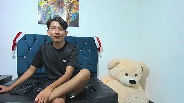 AXEL AND THOMAS online show from December 25, 2024, 1:51 pm