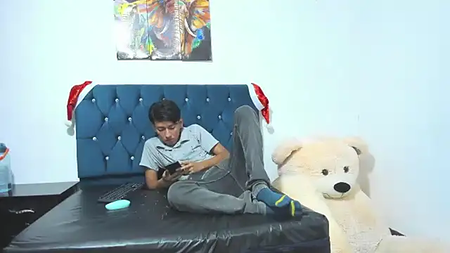 AXEL AND THOMAS online show from December 13, 2024, 1:33 pm