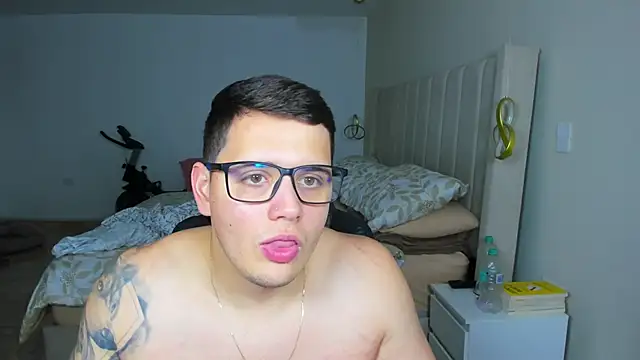 jhonstark09 online show from March 26, 2026, 4:49 pm