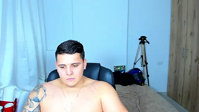 jhonstark09 online show from December 19, 2024, 4:35 pm