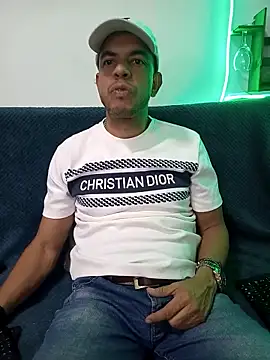 Snapshot of latinmartin73 chatting on March 14, 2025, 1:05 am latinmartin73 online show from March 14, 2025, 1:05 am