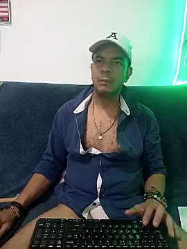 Snapshot of latinmartin73 chatting on March 13, 2025, 1:32 am latinmartin73 online show from March 13, 2025, 1:32 am