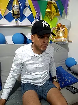 Snapshot of latinmartin73 chatting on October 1, 2025, 11:52 pm latinmartin73 online show from October 1, 2025, 11:52 pm