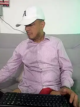 Snapshot of latinmartin73 chatting on February 20, 2025, 1:03 am latinmartin73 online show from February 20, 2025, 1:03 am