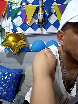 Snapshot of latinmartin73 chatting on September 26, 2025, 1:01 am latinmartin73 online show from September 26, 2025, 1:01 am