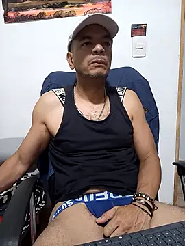 Snapshot of latinmartin73 chatting on September 14, 2025, 1:50 am latinmartin73 online show from September 14, 2025, 1:50 am
