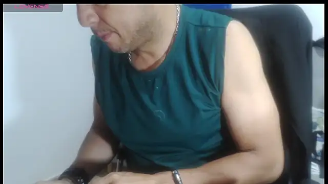 latinmartin73 online show from April 17, 2026, 12:46 am