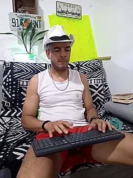 Snapshot of latinmartin73 chatting on September 15, 2025, 2:45 am latinmartin73 online show from September 15, 2025, 2:45 am