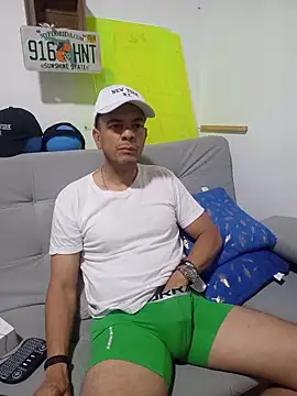 latinmartin73 online show from October 22, 2025, 11:58 pm