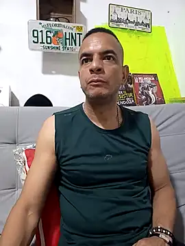 Snapshot of latinmartin73 chatting on September 12, 2025, 1:17 am latinmartin73 online show from September 12, 2025, 1:17 am
