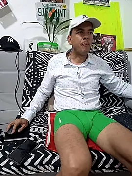 Snapshot of latinmartin73 chatting on September 16, 2025, 1:28 am latinmartin73 online show from September 16, 2025, 1:28 am
