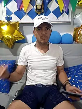 Snapshot of latinmartin73 chatting on September 27, 2025, 12:44 pm latinmartin73 online show from September 27, 2025, 12:44 pm