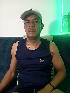 Snapshot of latinmartin73 chatting on March 15, 2025, 2:35 am latinmartin73 online show from March 15, 2025, 2:35 am