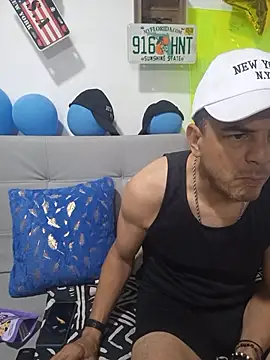 Snapshot of latinmartin73 chatting on October 8, 2025, 10:54 pm latinmartin73 online show from October 8, 2025, 10:54 pm