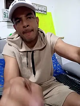 Snapshot of latinmartin73 chatting on September 20, 2025, 3:33 am latinmartin73 online show from September 20, 2025, 3:33 am