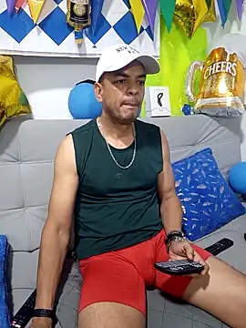 Snapshot of latinmartin73 chatting on October 4, 2025, 2:24 am latinmartin73 online show from October 4, 2025, 2:24 am