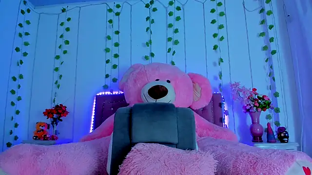 dulcevegga online show from April 21, 2026, 2:51 am