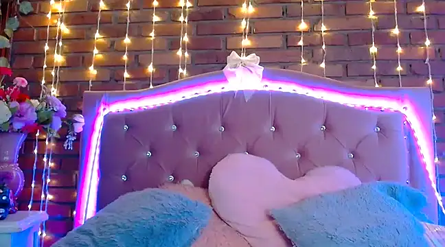 Snapshot of dulcevegga chatting on February 25, 2025, 2:48 pm dulcevegga online show from February 25, 2025, 2:48 pm