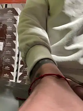 jovenestraviesos online show from February 20, 2026, 6:32 pm