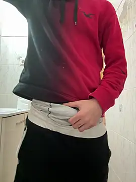 jovenestraviesos online show from February 10, 2026, 8:19 pm