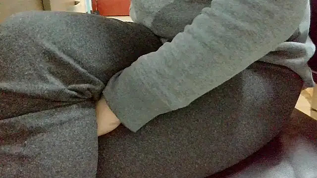 huzi518 online show from November 8, 2025, 7:17 pm