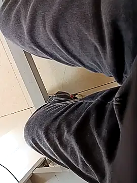 huzi518 online show from October 23, 2025, 2:10 am