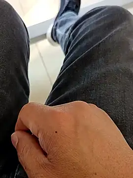 huzi518 online show from November 13, 2025, 7:56 am