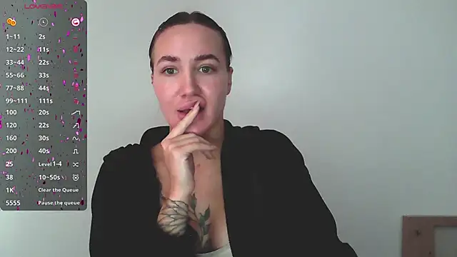 Snapshot of Stasia_Queen chatting on December 10, 2024, 11:43 am Stasia Queen online show from December 10, 2024, 11:43 am