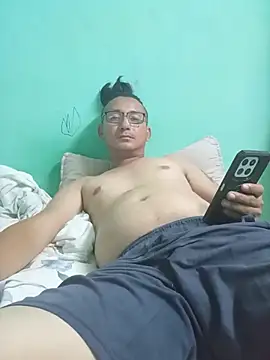 Snapshot of Andresguz35 chatting on July 5, 2026, 5:58 am Andresguz35 online show from July 5, 2026, 5:58 am