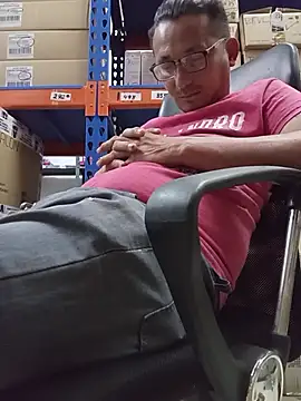 Andresguz35 online show from October 18, 2025, 5:04 pm