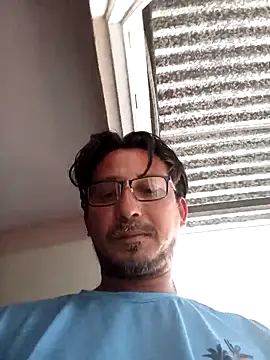 Andresguz35 online show from February 8, 2026, 8:17 pm